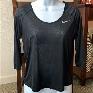 Nike quarter sleeve athletic top